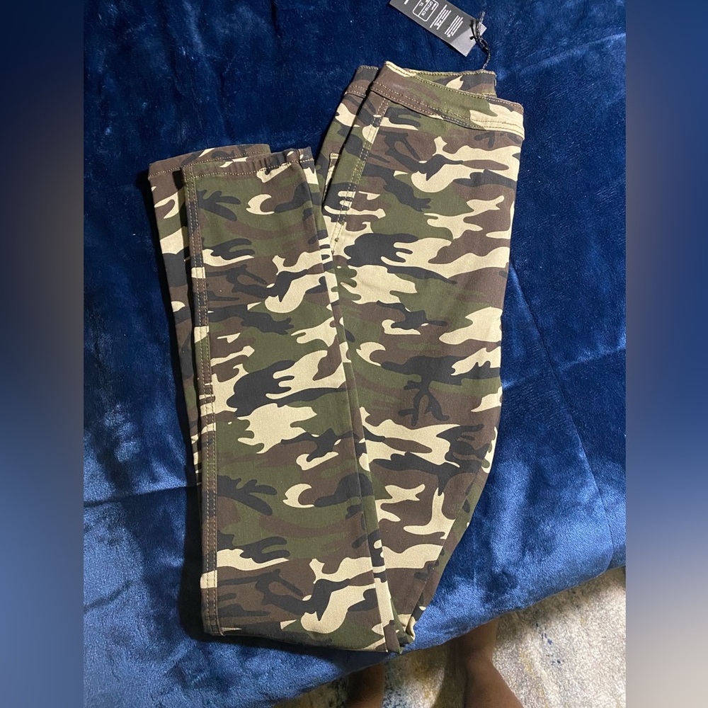 NWT Women’s Camouflage jeans